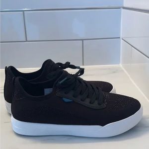 Vessi weekend sneaker size 7